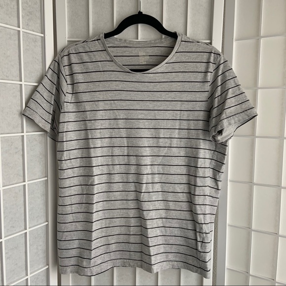 H&M gray and black striped crew neck t-shirt - Picture 1 of 3